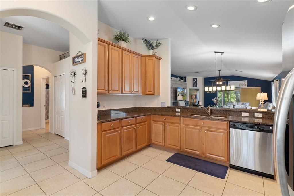 For Sale: $295,000 (3 beds, 2 baths, 1921 Square Feet)