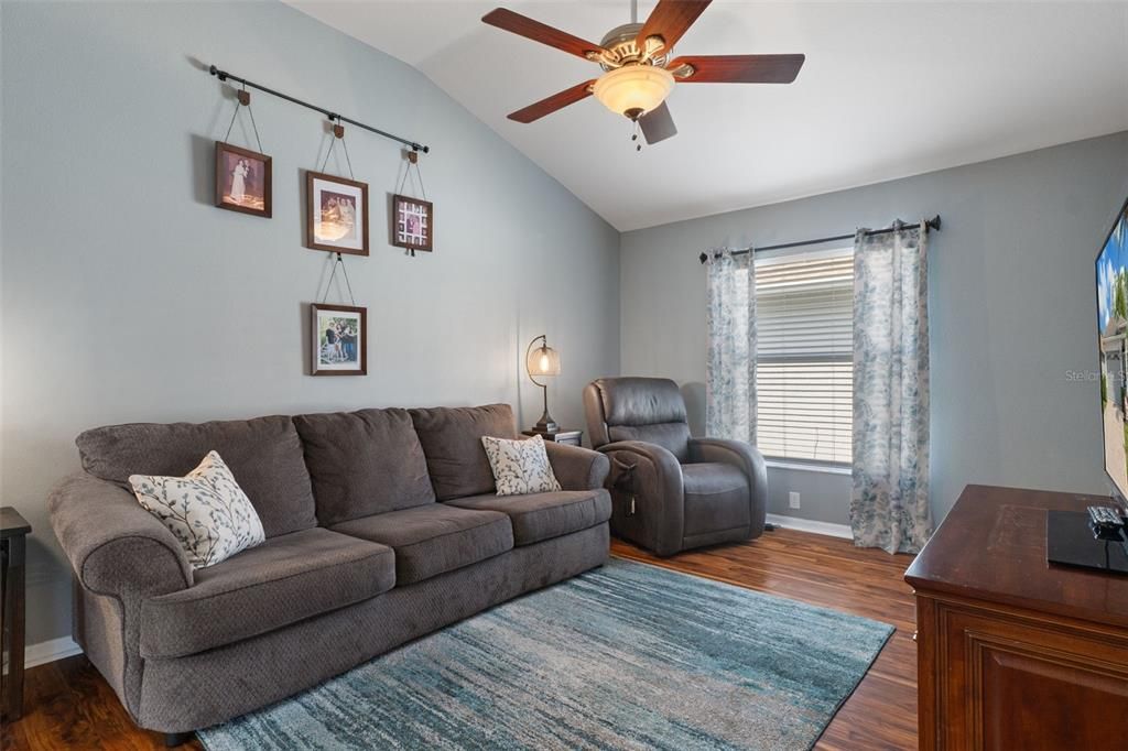 For Sale: $295,000 (3 beds, 2 baths, 1921 Square Feet)