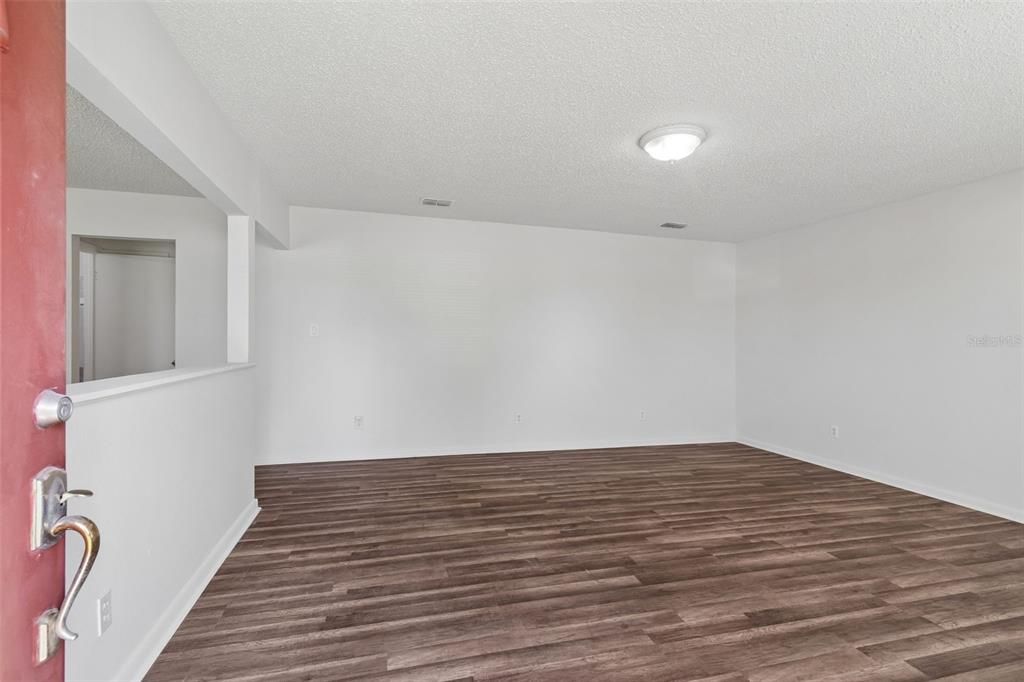 For Sale: $365,000 (3 beds, 2 baths, 1386 Square Feet)