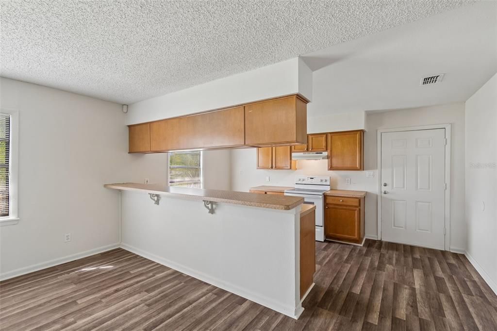 For Sale: $365,000 (3 beds, 2 baths, 1386 Square Feet)