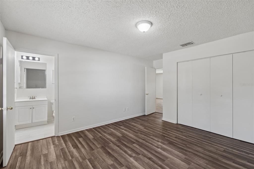 For Sale: $365,000 (3 beds, 2 baths, 1386 Square Feet)