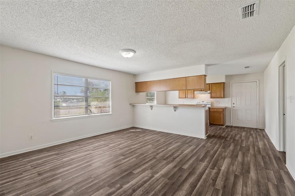 For Sale: $365,000 (3 beds, 2 baths, 1386 Square Feet)