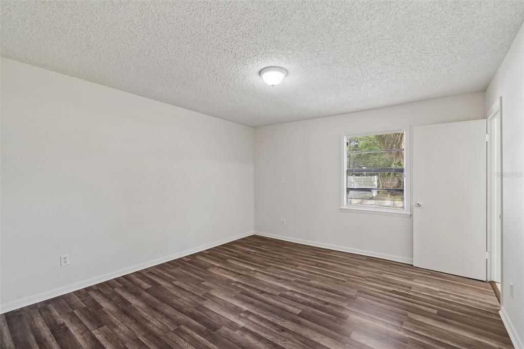 For Sale: $365,000 (3 beds, 2 baths, 1386 Square Feet)