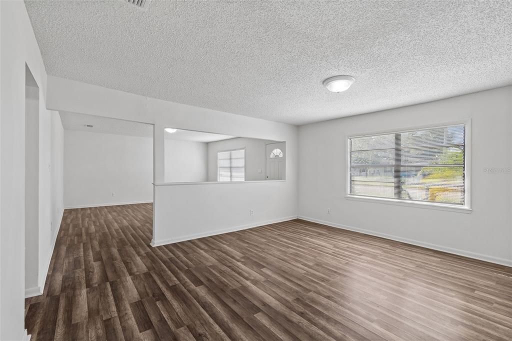 For Sale: $365,000 (3 beds, 2 baths, 1386 Square Feet)
