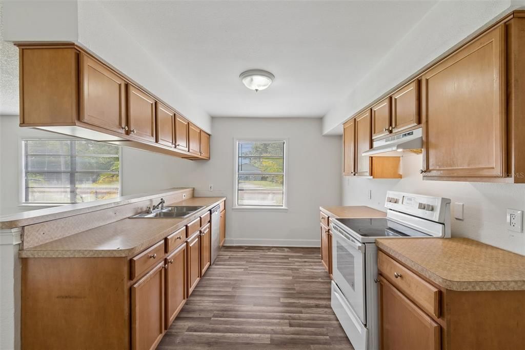 For Sale: $365,000 (3 beds, 2 baths, 1386 Square Feet)