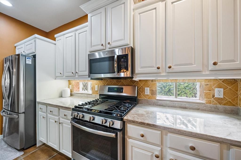 En Venta: $565,000 (3 camas, 2 baños, 2165 Pies cuadrados)