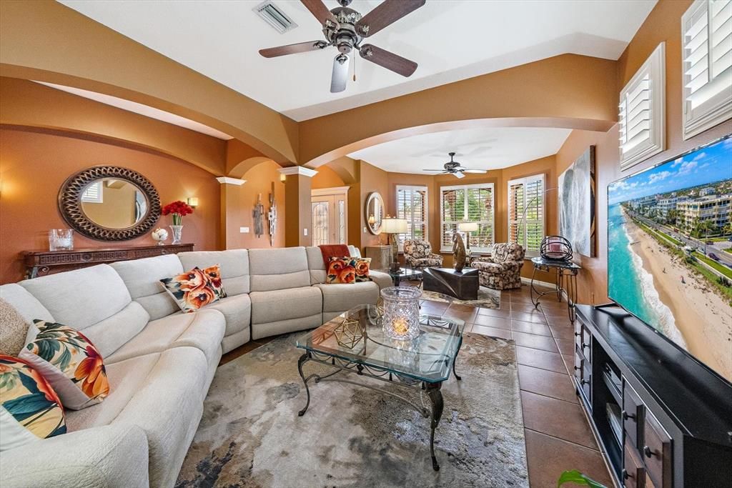 En Venta: $565,000 (3 camas, 2 baños, 2165 Pies cuadrados)