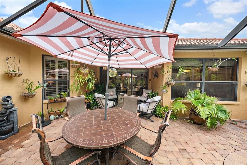 En Venta: $565,000 (3 camas, 2 baños, 2165 Pies cuadrados)