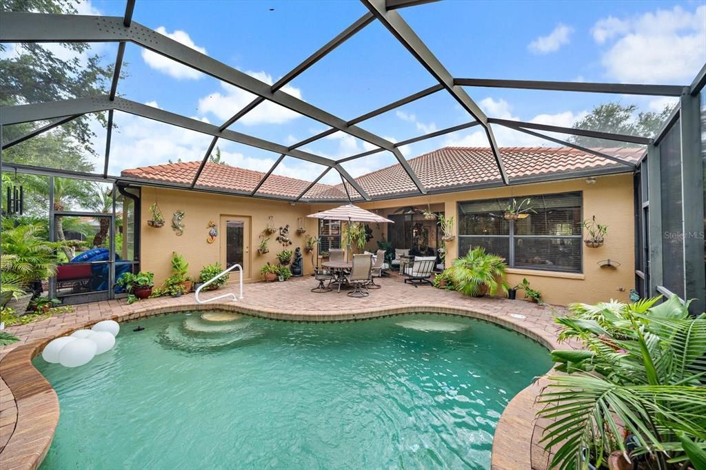En Venta: $565,000 (3 camas, 2 baños, 2165 Pies cuadrados)