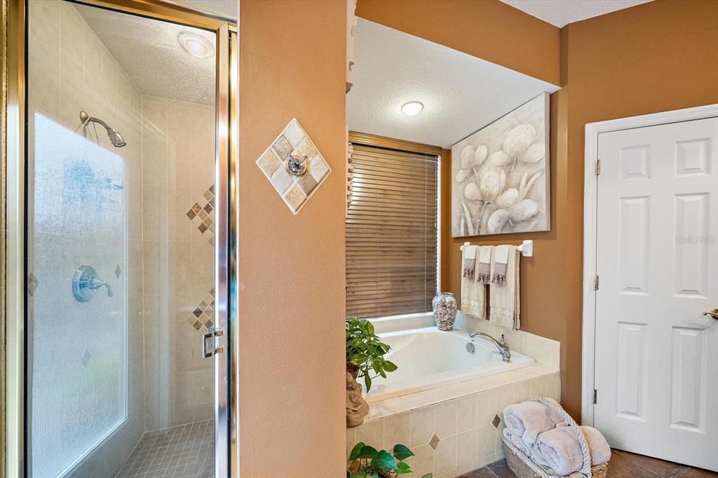 En Venta: $565,000 (3 camas, 2 baños, 2165 Pies cuadrados)