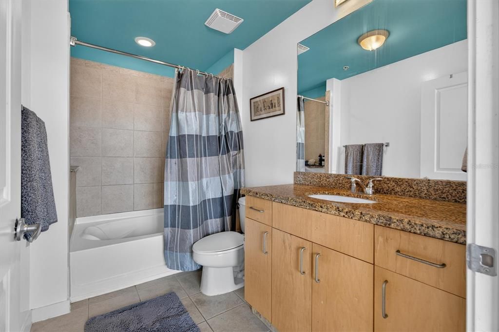 For Sale: $199,000 (1 beds, 1 baths, 728 Square Feet)