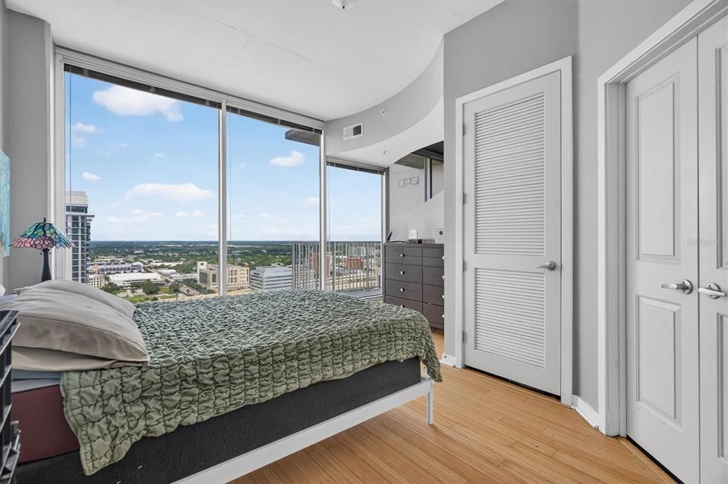 For Sale: $199,000 (1 beds, 1 baths, 728 Square Feet)