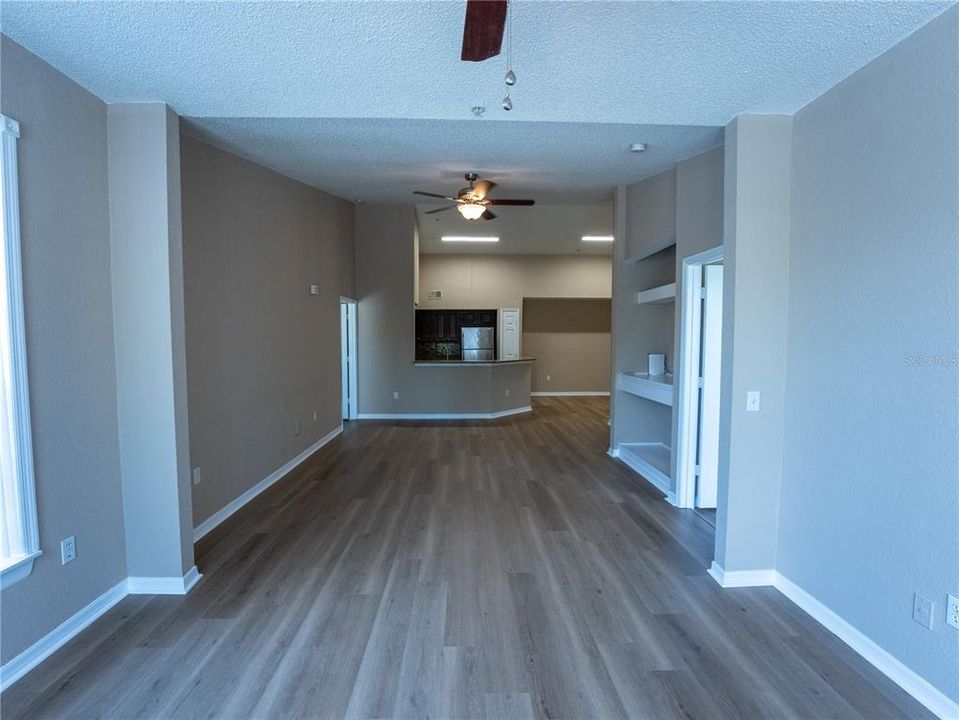 For Sale: $275,000 (2 beds, 2 baths, 1166 Square Feet)