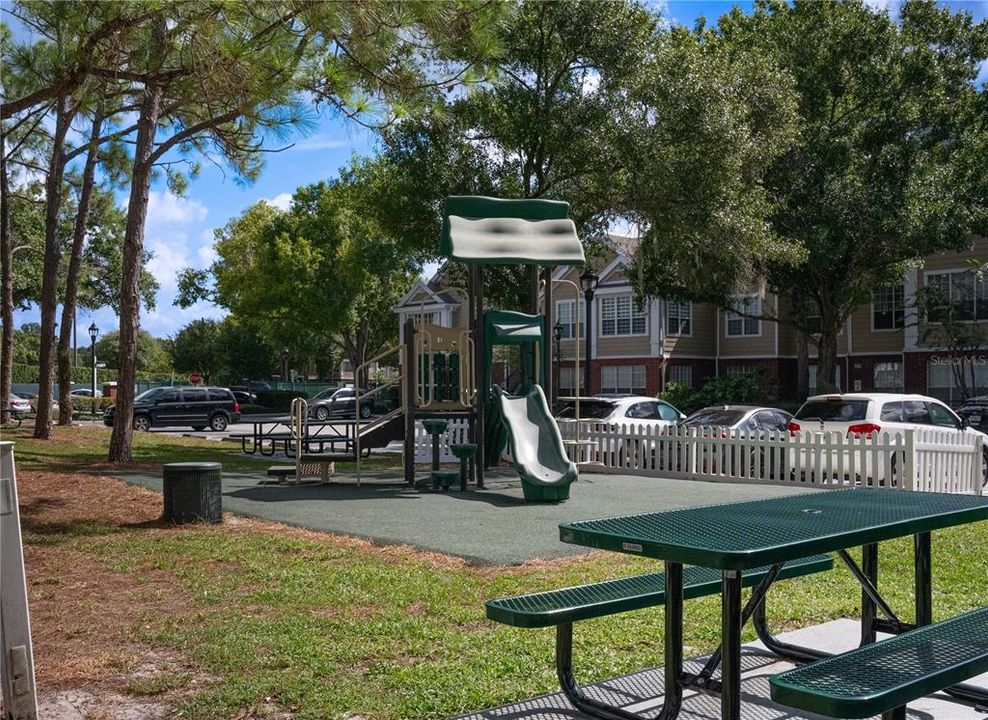 For Sale: $275,000 (2 beds, 2 baths, 1166 Square Feet)