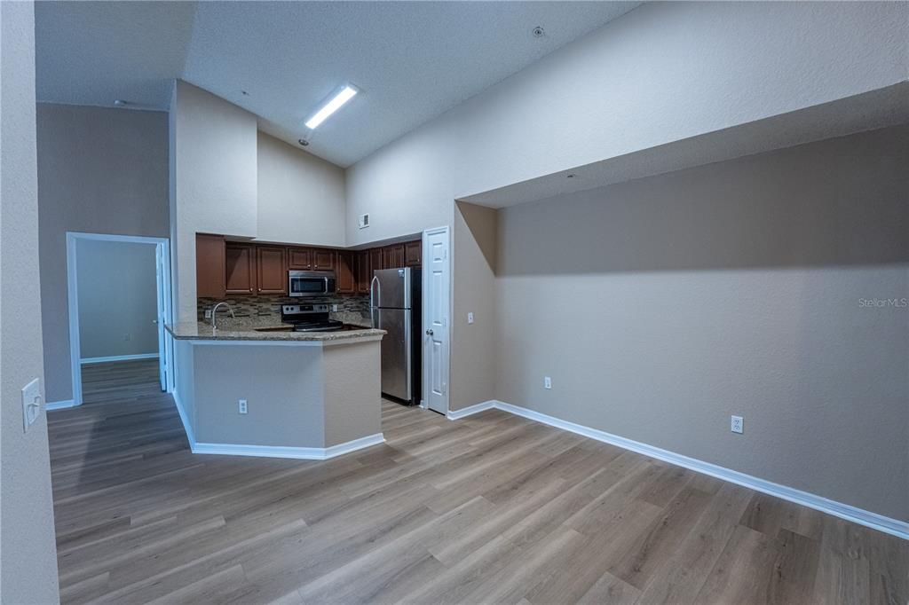 For Sale: $275,000 (2 beds, 2 baths, 1166 Square Feet)