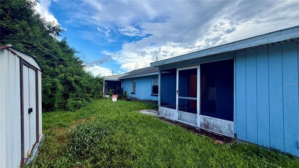 Active With Contract: $1,350 (2 beds, 1 baths, 1680 Square Feet)