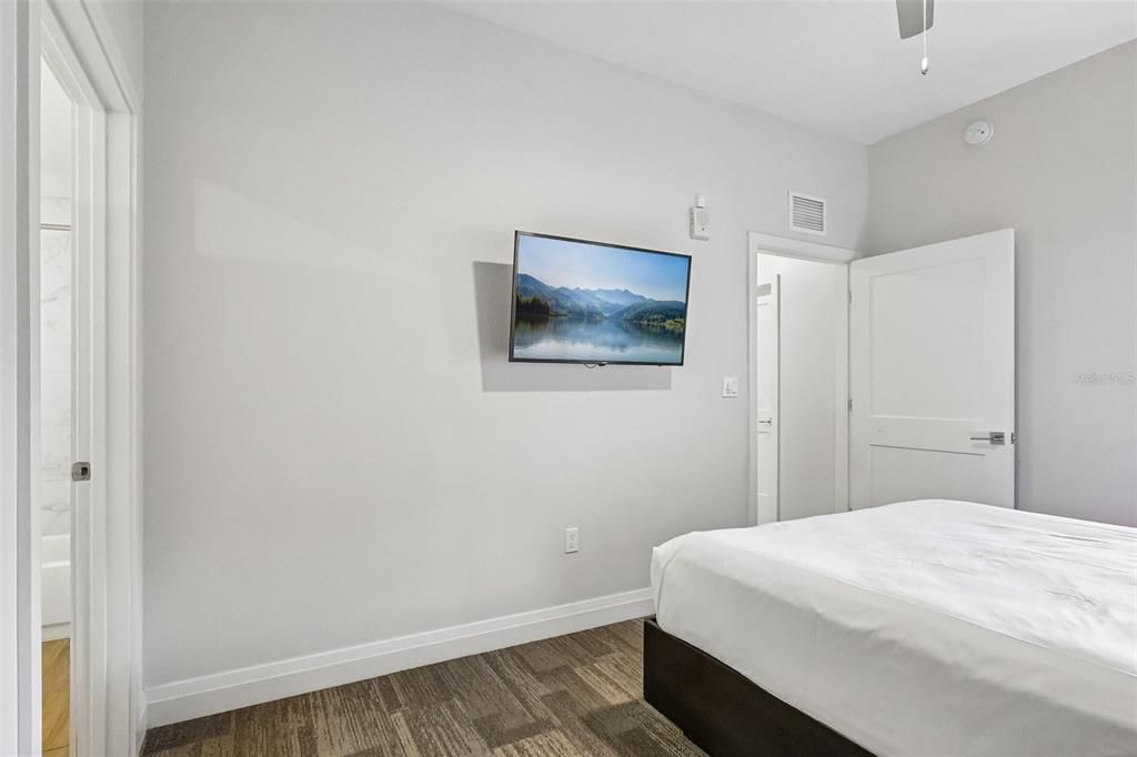For Sale: $340,000 (3 beds, 3 baths, 1544 Square Feet)