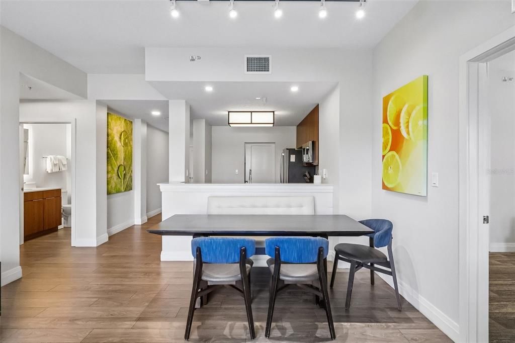 For Sale: $340,000 (3 beds, 3 baths, 1544 Square Feet)