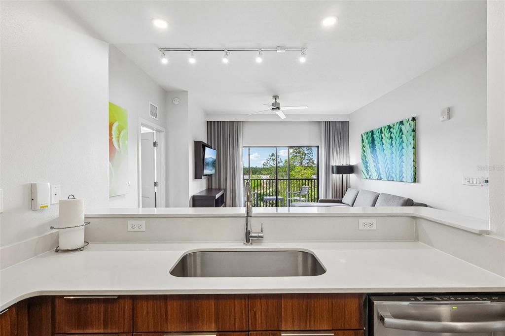 For Sale: $340,000 (3 beds, 3 baths, 1544 Square Feet)