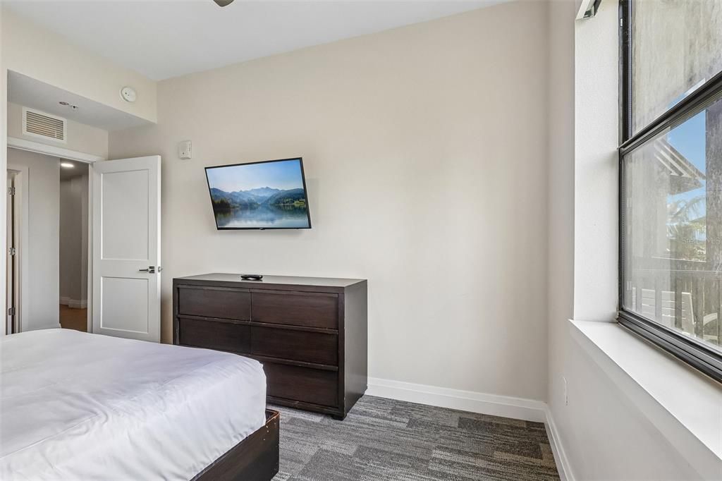For Sale: $340,000 (3 beds, 3 baths, 1544 Square Feet)