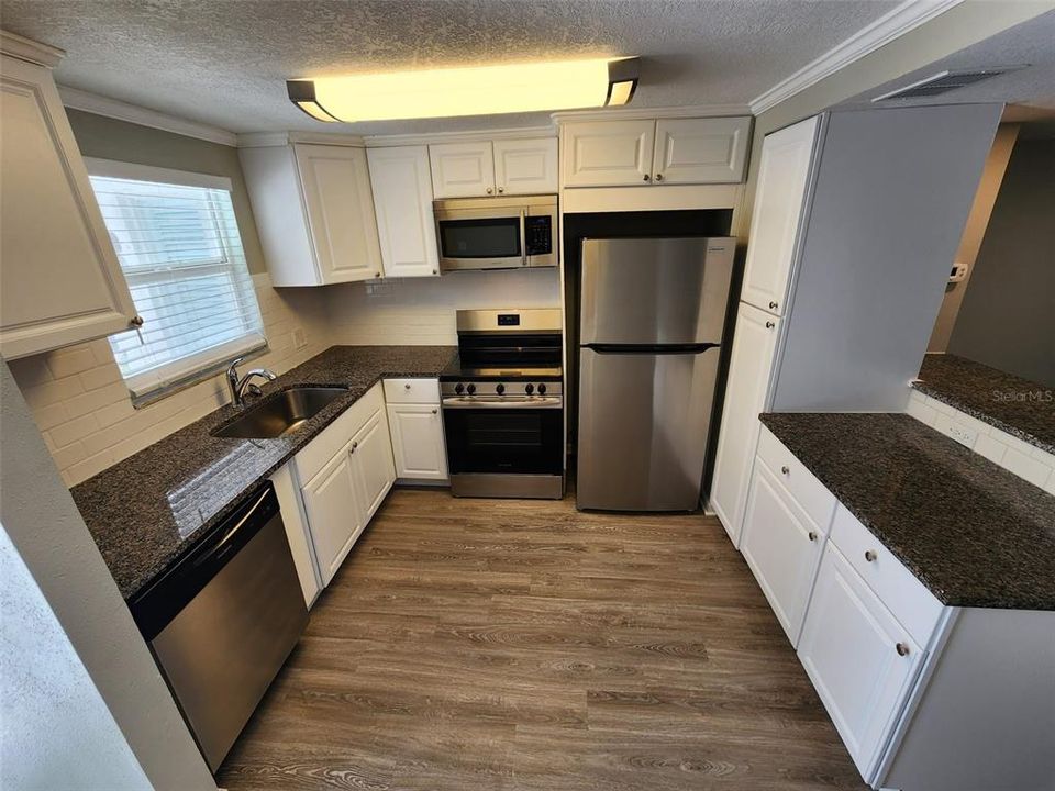 For Rent: $2,195 (2 beds, 1 baths, 1100 Square Feet)