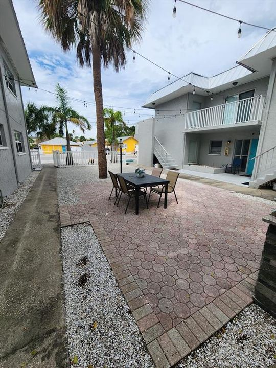 For Rent: $2,195 (2 beds, 1 baths, 1100 Square Feet)