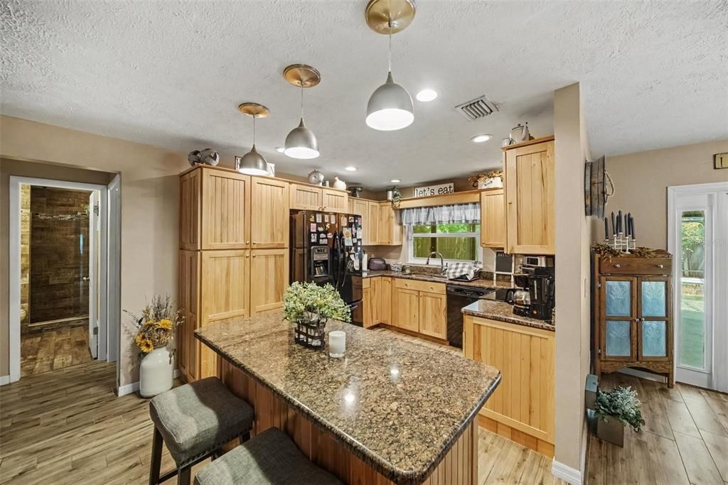На продажу: $475,000 (4 спален, 2 ванн, 2216 Квадратных фут)