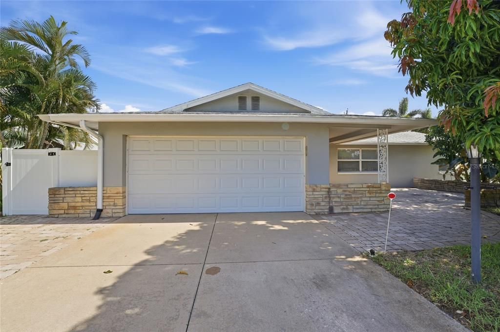 For Sale: $475,000 (3 beds, 2 baths, 1453 Square Feet)
