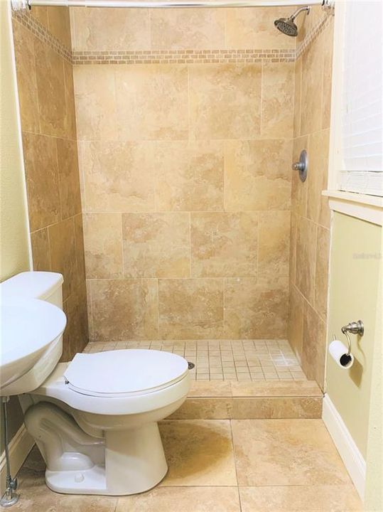 For Rent: $1,400 (1 beds, 1 baths, 700 Square Feet)