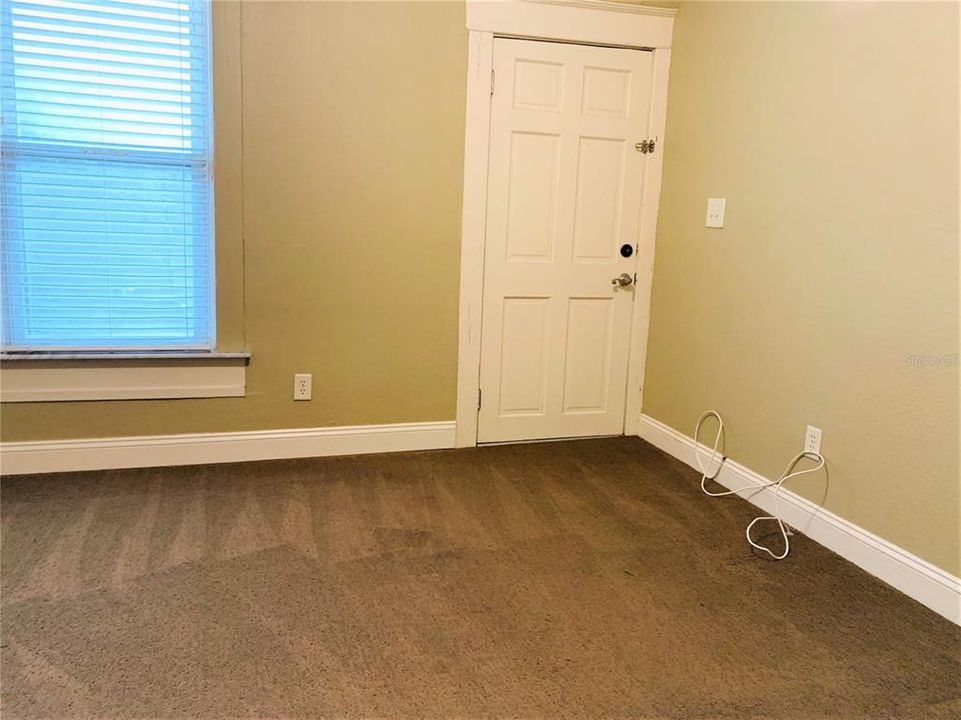For Rent: $1,400 (1 beds, 1 baths, 700 Square Feet)