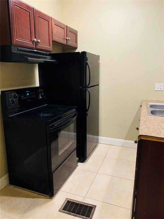 For Rent: $1,400 (1 beds, 1 baths, 700 Square Feet)