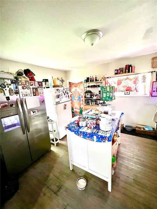 На продажу: $199,000 (2 спален, 1 ванн, 884 Квадратных фут)