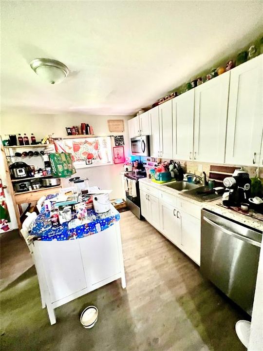На продажу: $199,000 (2 спален, 1 ванн, 884 Квадратных фут)