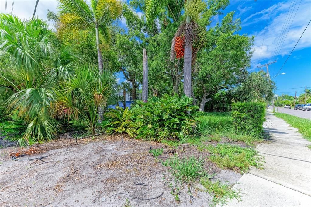 For Sale: $390,000 (0.12 acres)