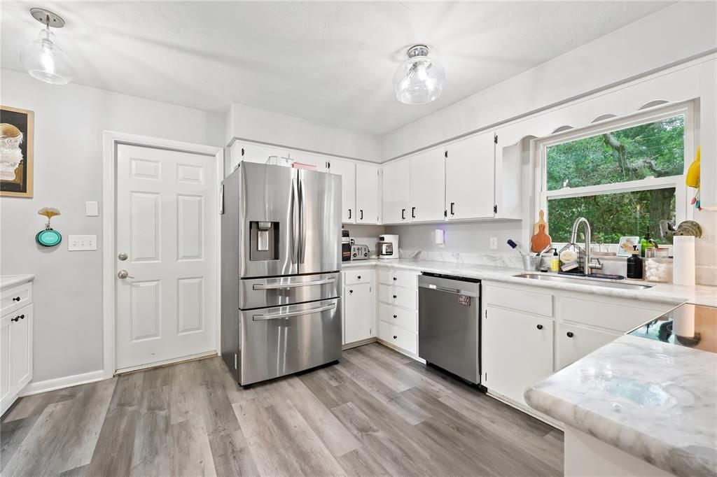 For Sale: $425,000 (4 beds, 2 baths, 1949 Square Feet)