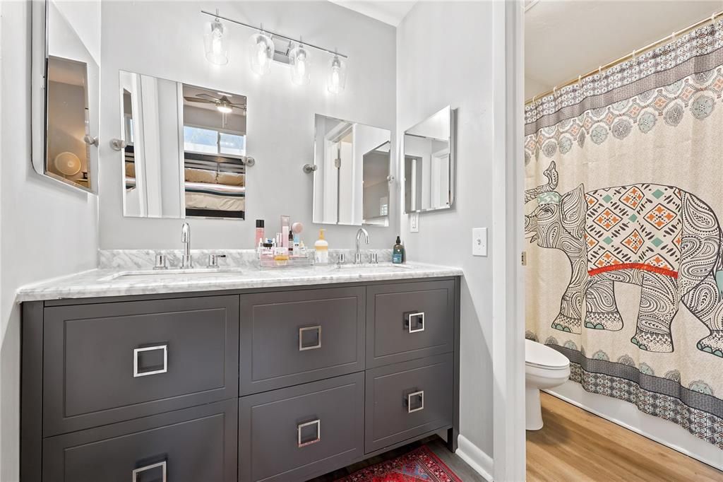 For Sale: $425,000 (4 beds, 2 baths, 1949 Square Feet)
