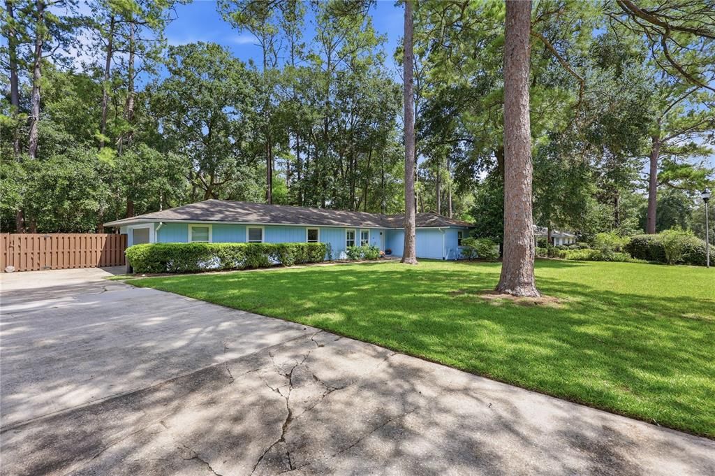 For Sale: $425,000 (4 beds, 2 baths, 1949 Square Feet)