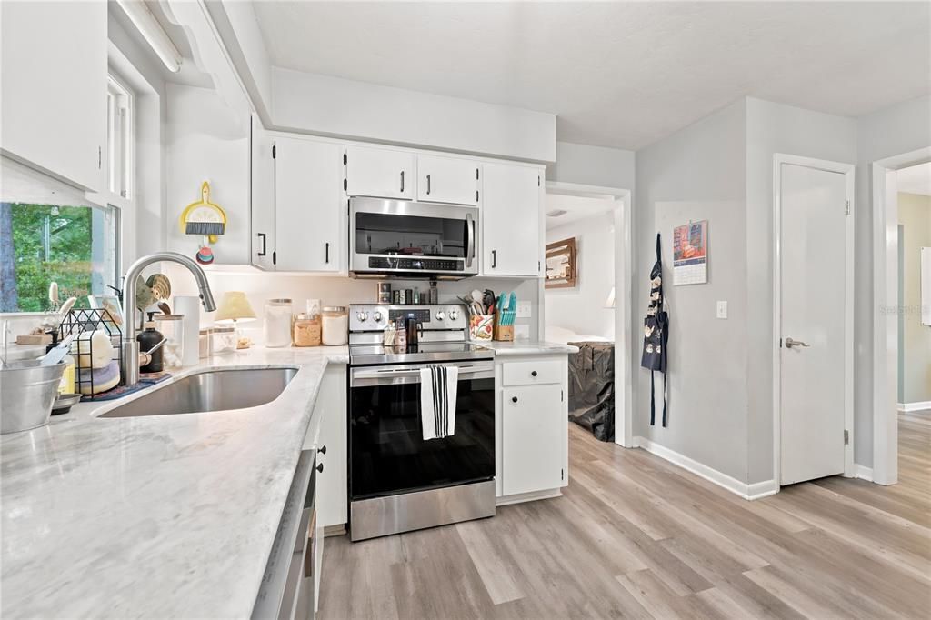 For Sale: $425,000 (4 beds, 2 baths, 1949 Square Feet)