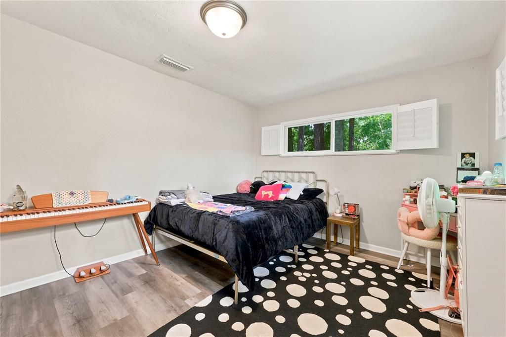 For Sale: $425,000 (4 beds, 2 baths, 1949 Square Feet)