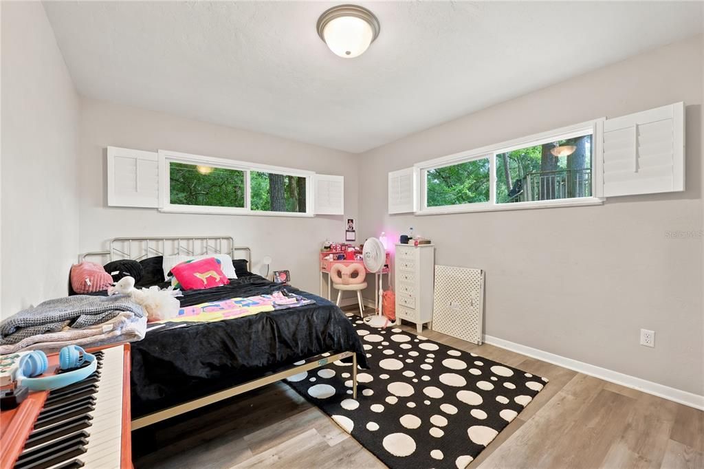 For Sale: $425,000 (4 beds, 2 baths, 1949 Square Feet)