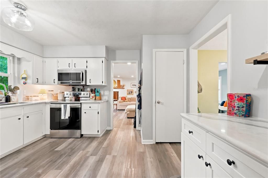 For Sale: $425,000 (4 beds, 2 baths, 1949 Square Feet)