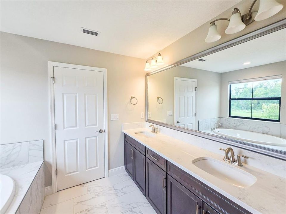 For Rent: $3,200 (5 beds, 3 baths, 3419 Square Feet)