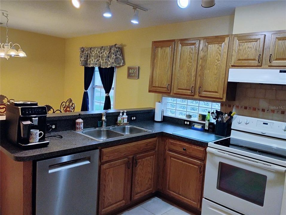 For Sale: $275,000 (2 beds, 2 baths, 1457 Square Feet)