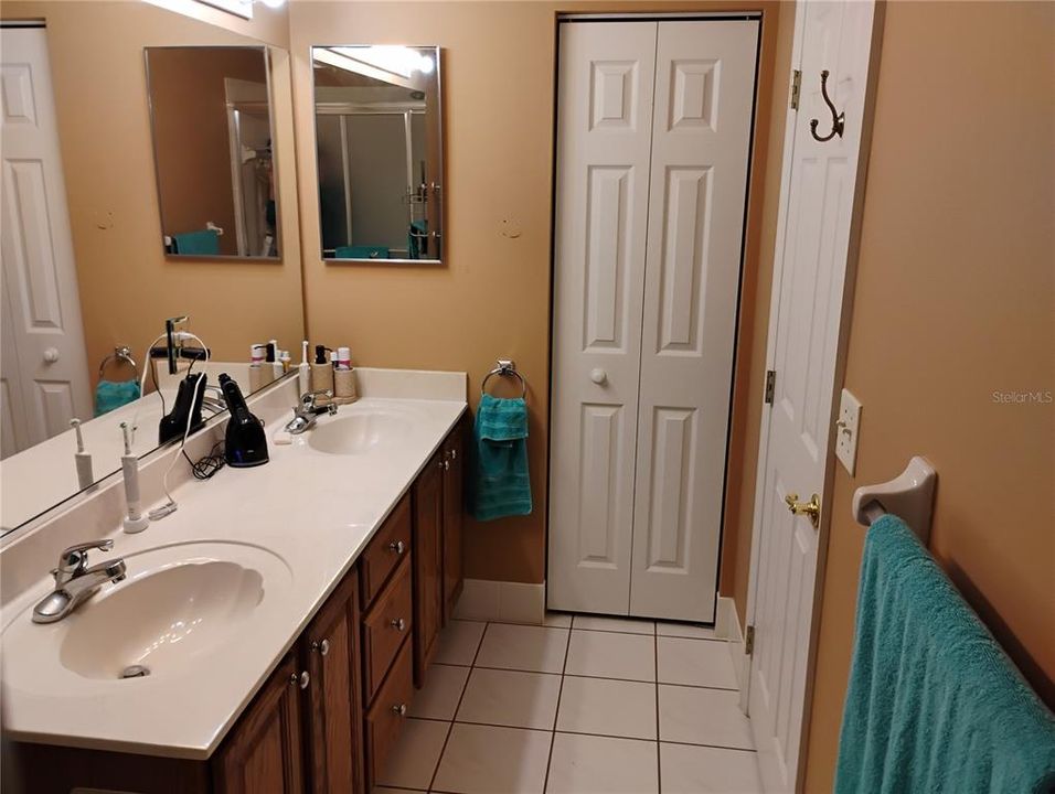 For Sale: $275,000 (2 beds, 2 baths, 1457 Square Feet)