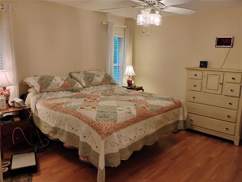 For Sale: $275,000 (2 beds, 2 baths, 1457 Square Feet)