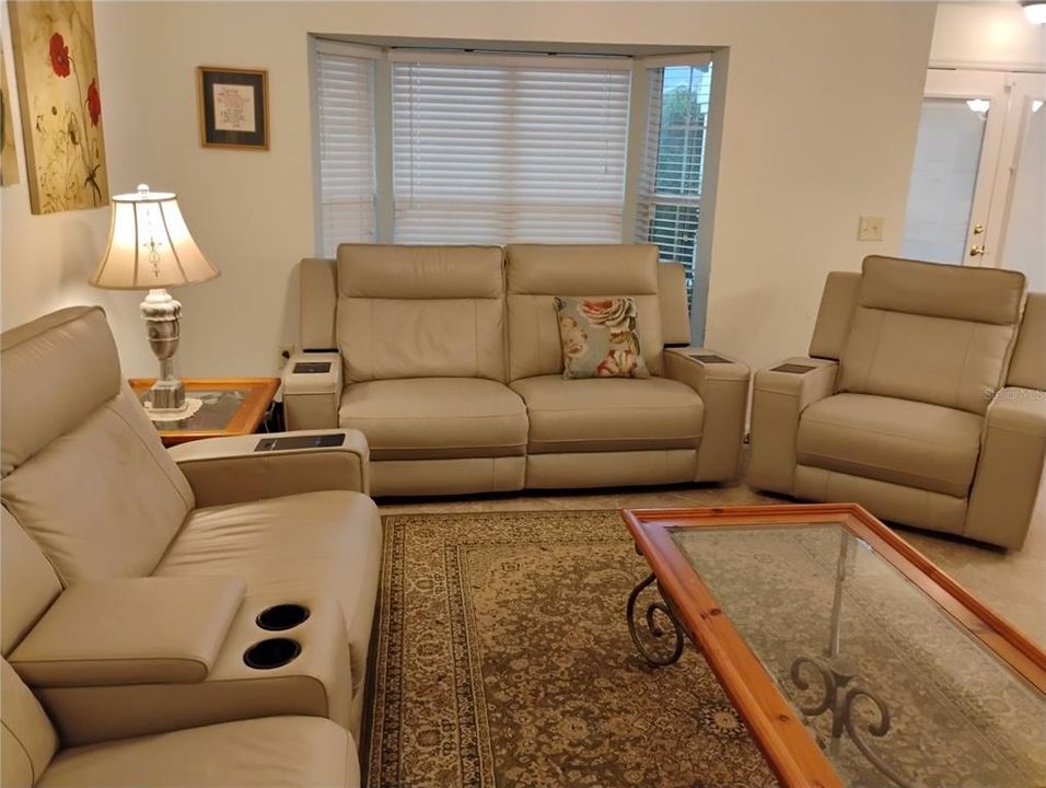 For Sale: $275,000 (2 beds, 2 baths, 1457 Square Feet)