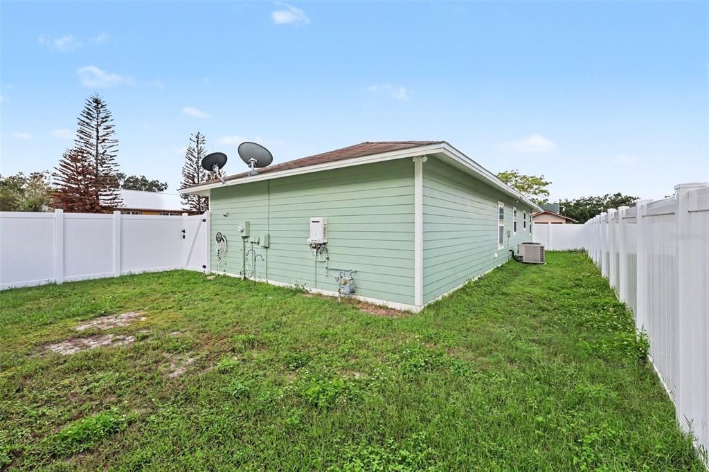 В аренду: $1,800 (2 спален, 1 ванн, 1505 Квадратных фут)