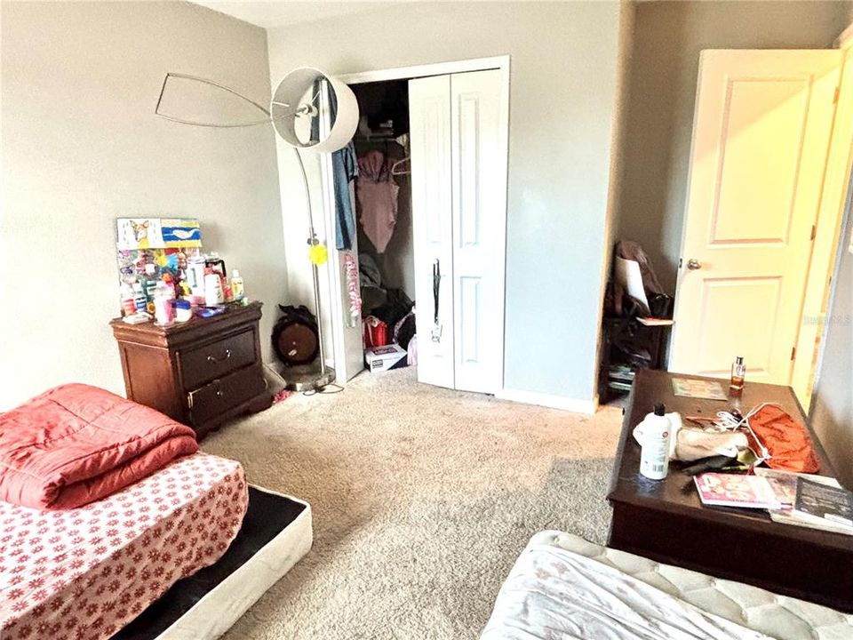 For Sale: $420,000 (5 beds, 3 baths, 2550 Square Feet)