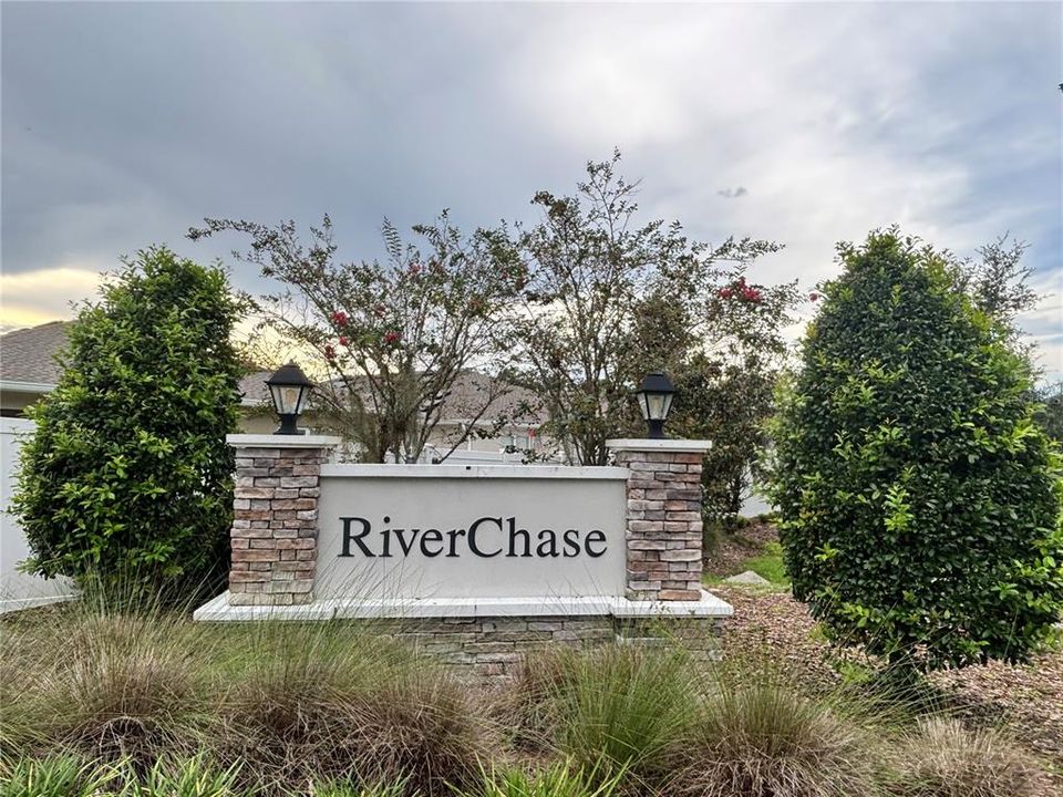 For Sale: $420,000 (5 beds, 3 baths, 2550 Square Feet)