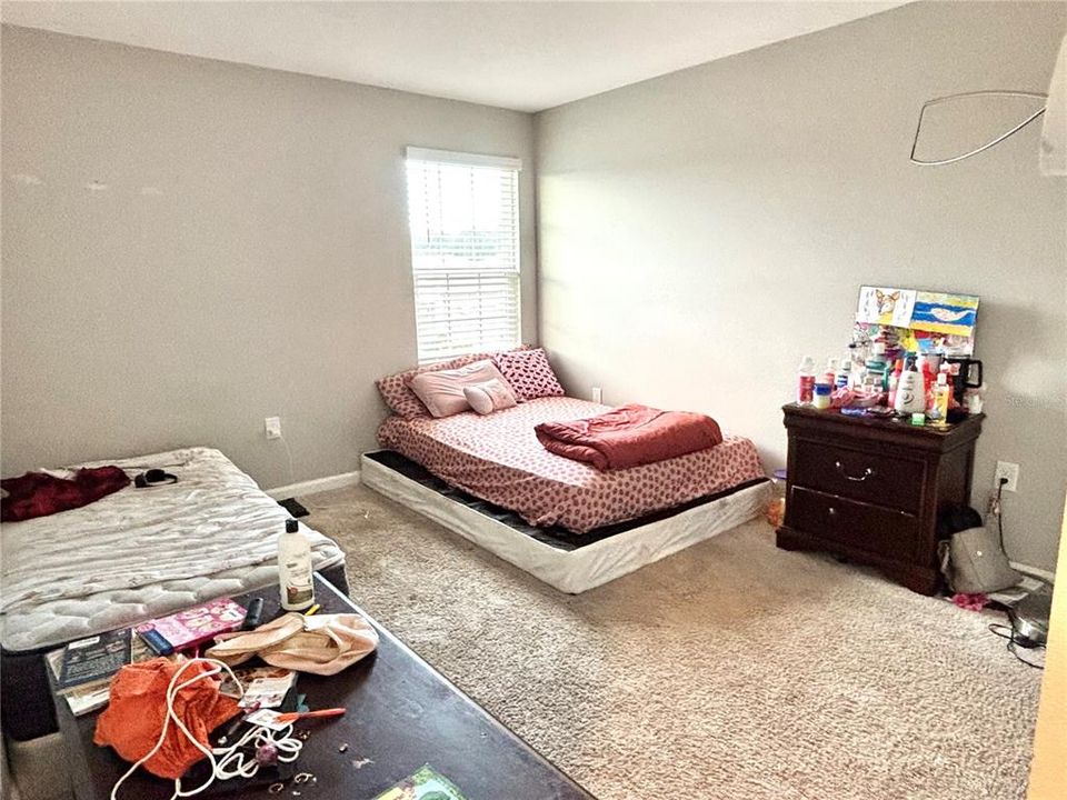 For Sale: $420,000 (5 beds, 3 baths, 2550 Square Feet)